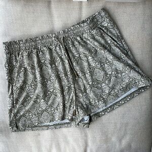 Pink Rose Green & White Shorts w/ Pockets Size L